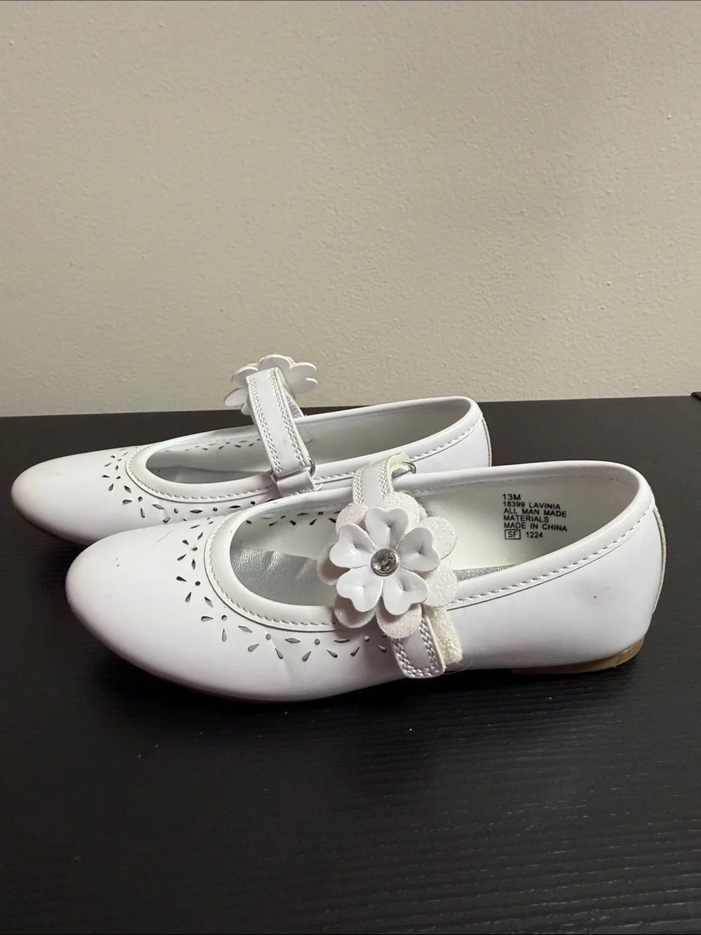 Girls' White Patent Mary Jane Dress Shoes with Floral Accent